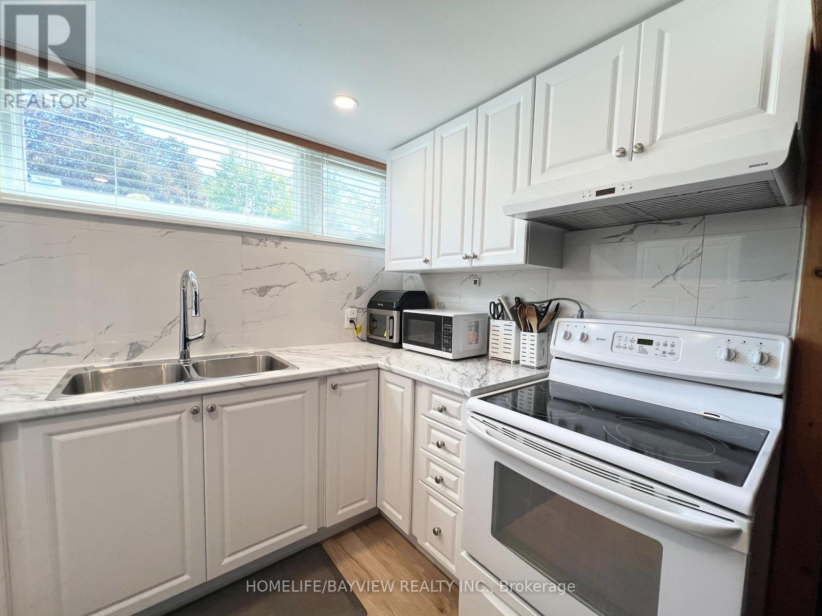 Photo 15 of 2 Pinemore Crescent, Toronto ON