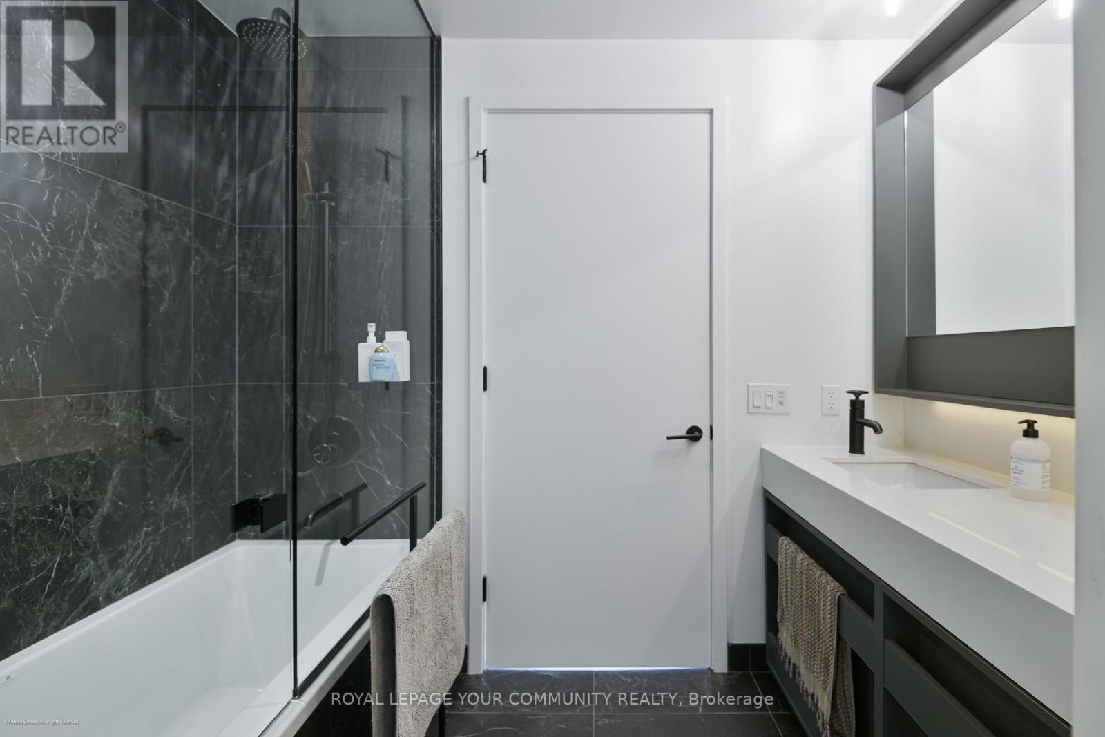 Photo 7 of 612 505 Richmond Street W, Toronto ON