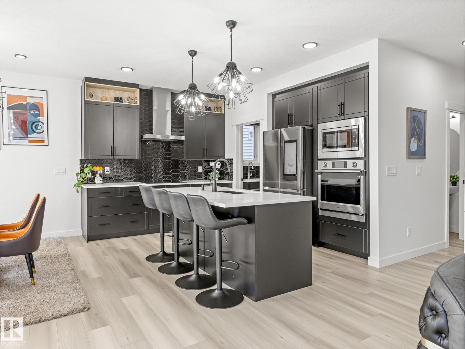 Photo 14 of 19107 22 Av Nw, Edmonton AB