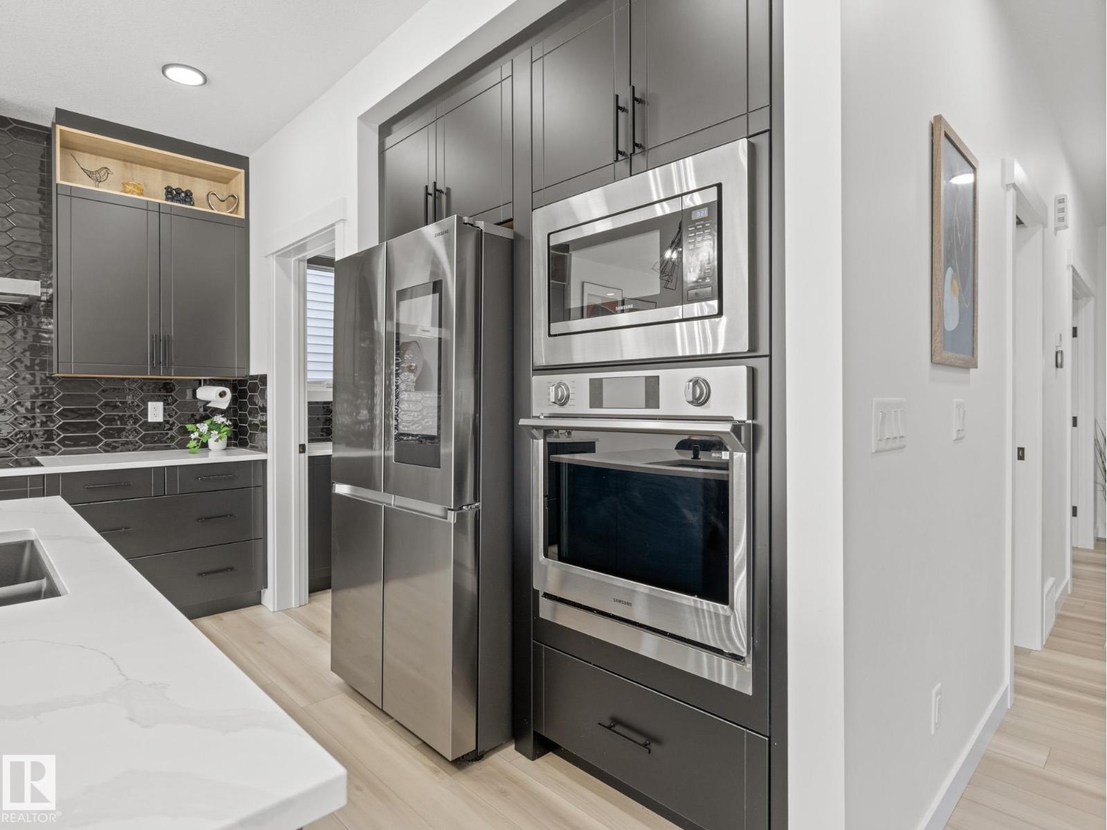 Photo 17 of 19107 22 Av Nw, Edmonton AB