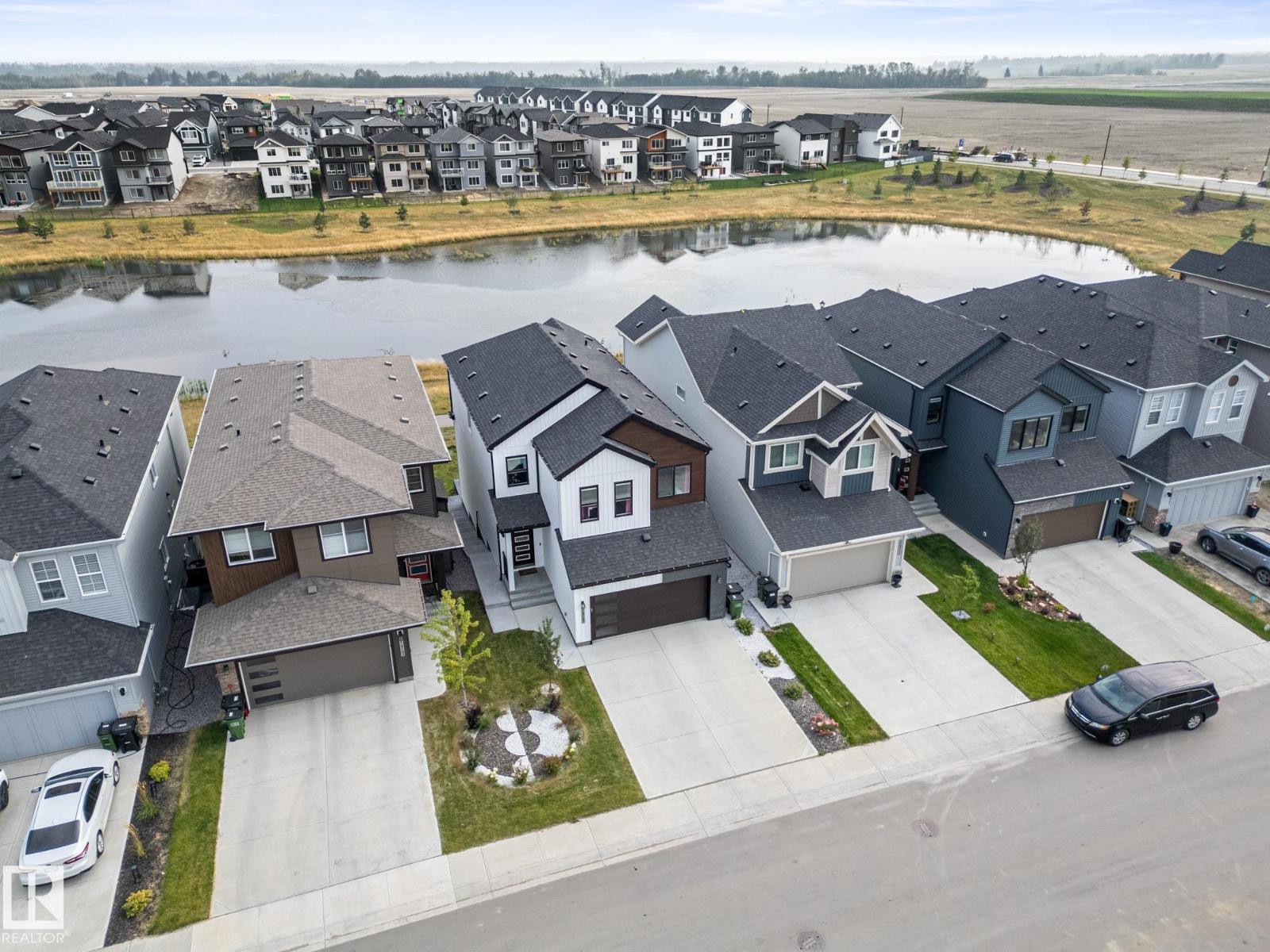 Photo 2 of 19107 22 Av Nw, Edmonton AB