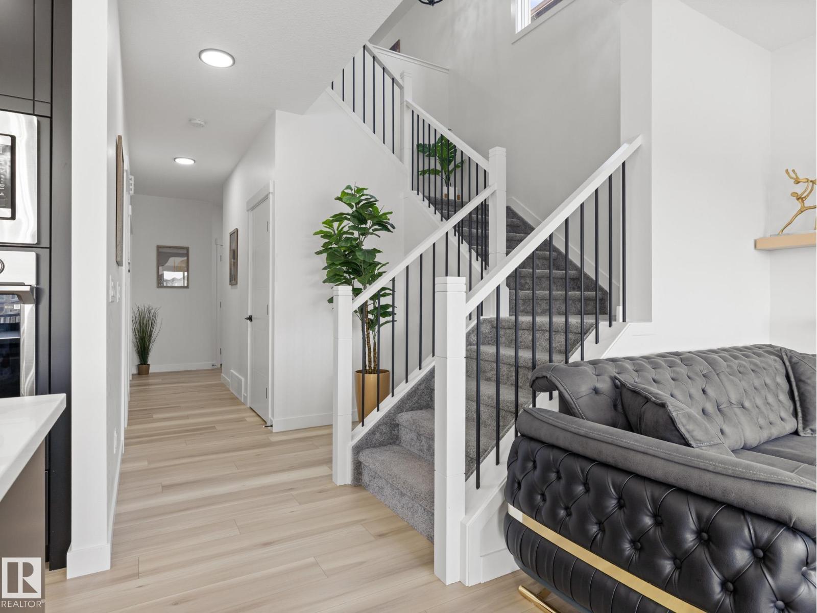 Photo 27 of 19107 22 Av Nw, Edmonton AB
