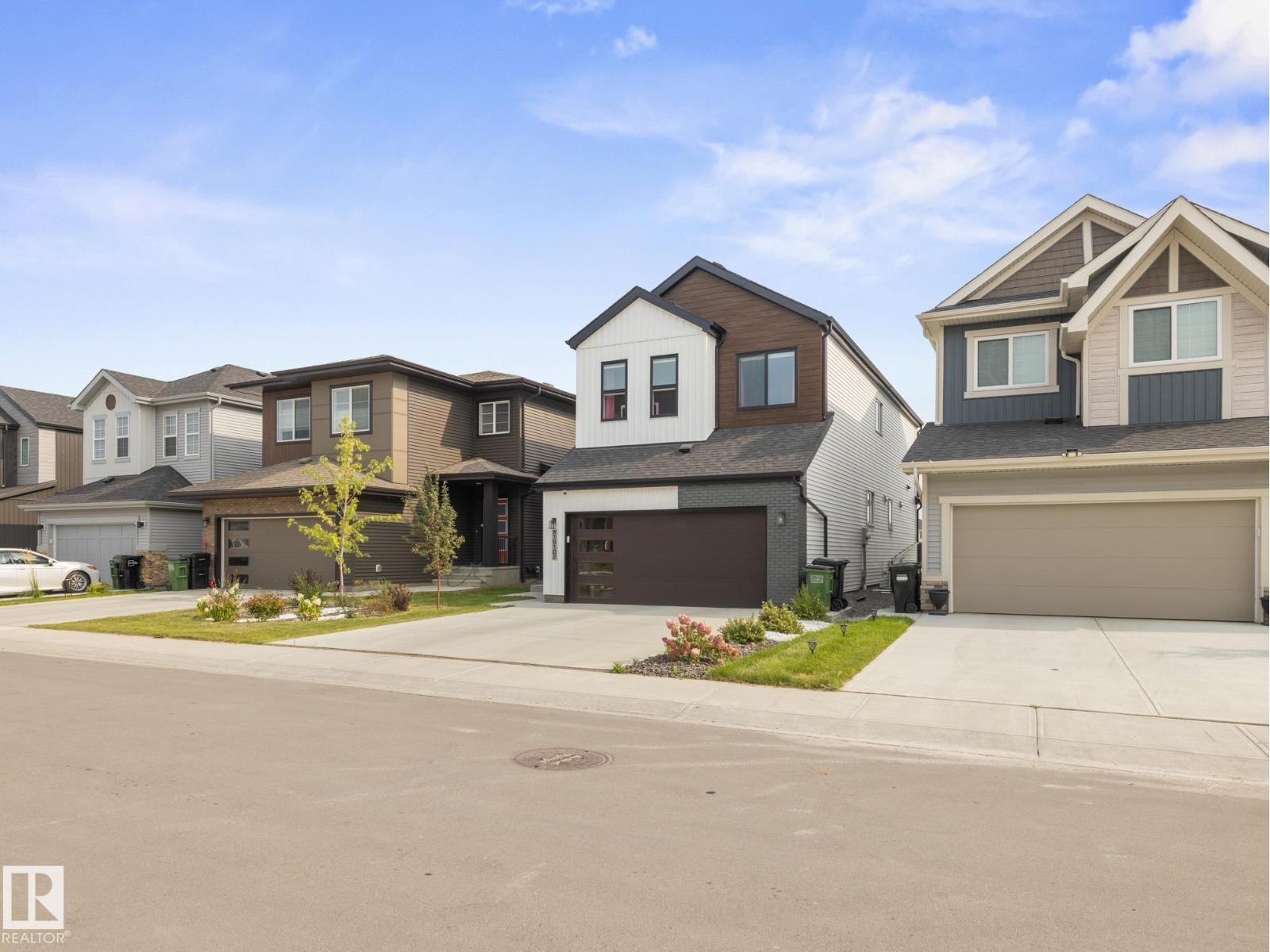 Photo 7 of 19107 22 Av Nw, Edmonton AB