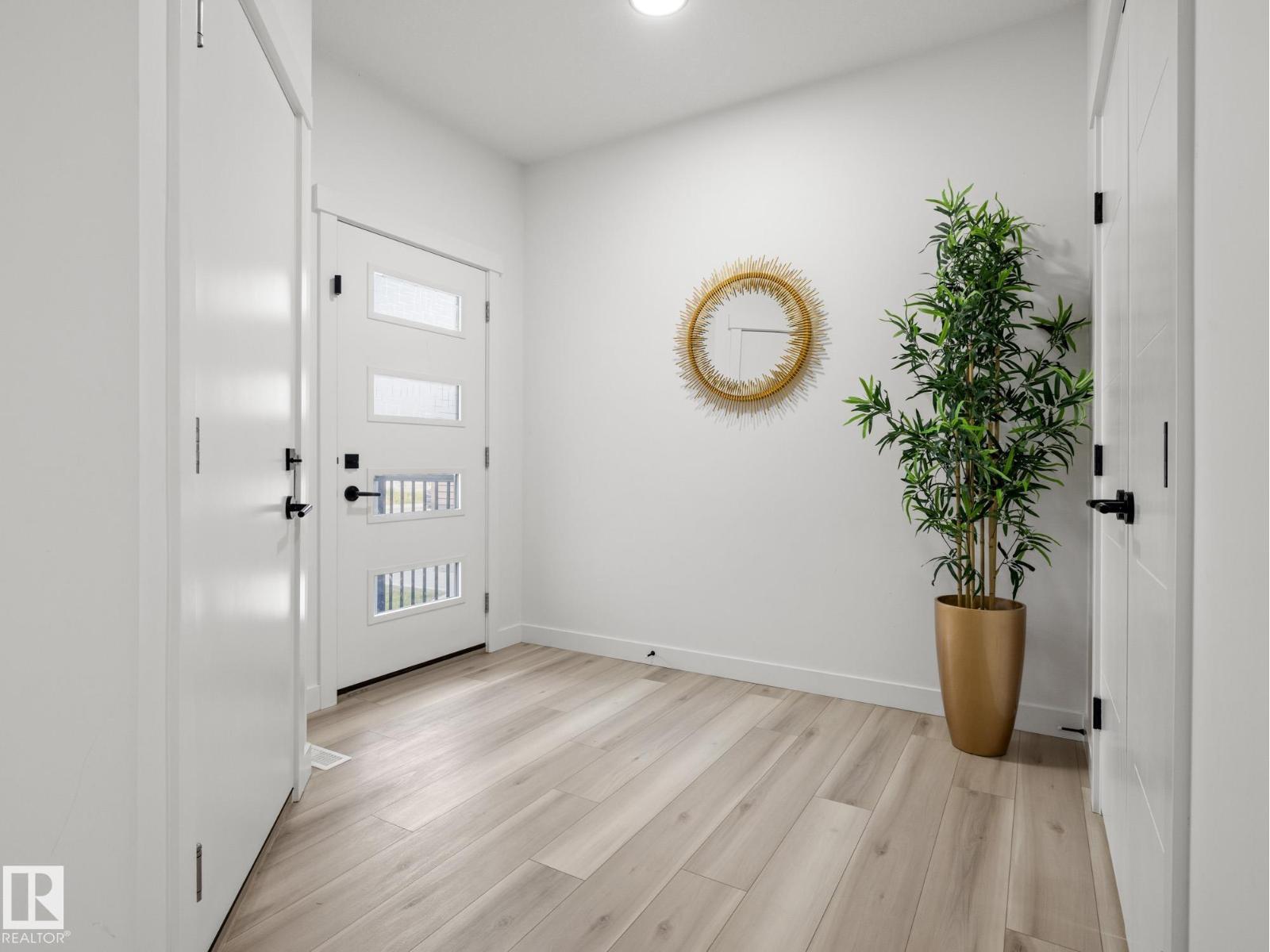 Photo 8 of 19107 22 Av Nw, Edmonton AB