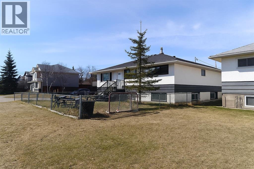 Photo 3 of 7847 25 Street Se, Calgary AB