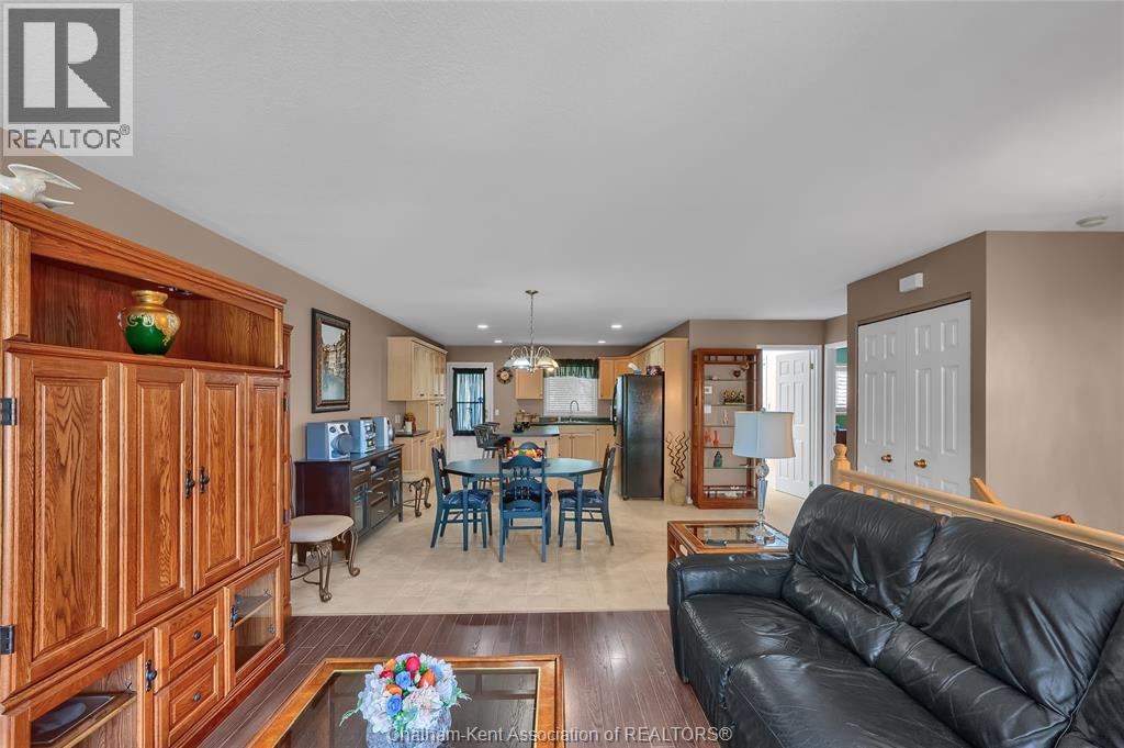 Photo 11 of 164 Greenfield Lane, Chatham ON