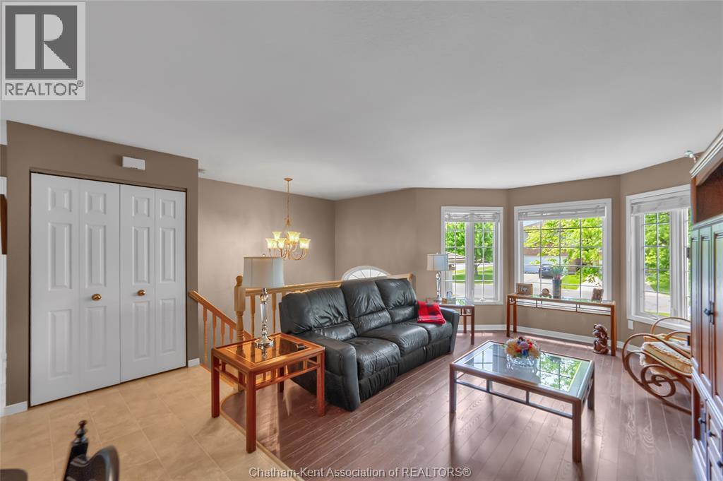 Photo 8 of 164 Greenfield Lane, Chatham ON