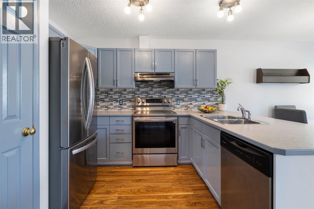 Photo 4 of 31 33 Stonegate Drive Nw, Airdrie AB