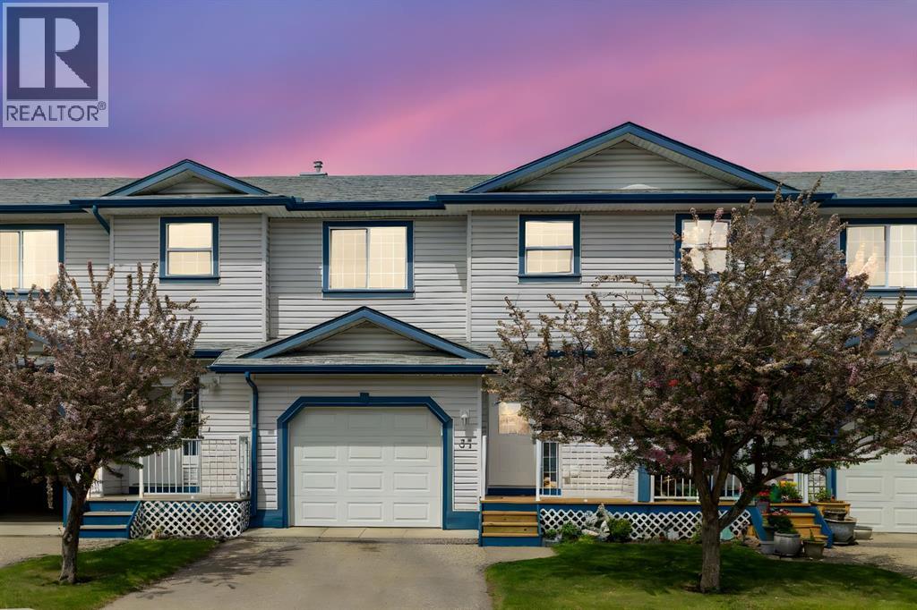 Photo 1 of 31 33 Stonegate Drive Nw, Airdrie AB
