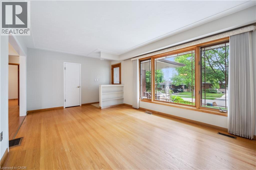 Photo 7 of 126 Elkington Drive, Kitchener ON