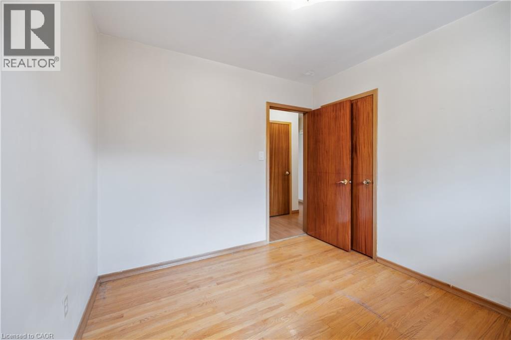 Photo 18 of 126 Elkington Drive, Kitchener ON
