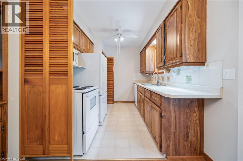 Photo 11 of 126 Elkington Drive, Kitchener ON