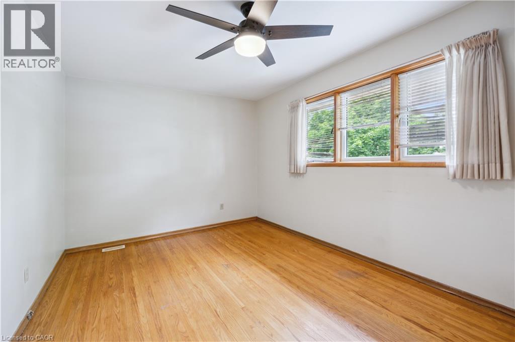 Photo 14 of 126 Elkington Drive, Kitchener ON