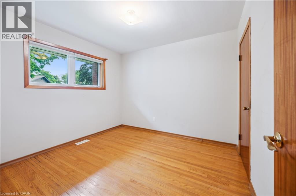 Photo 19 of 126 Elkington Drive, Kitchener ON