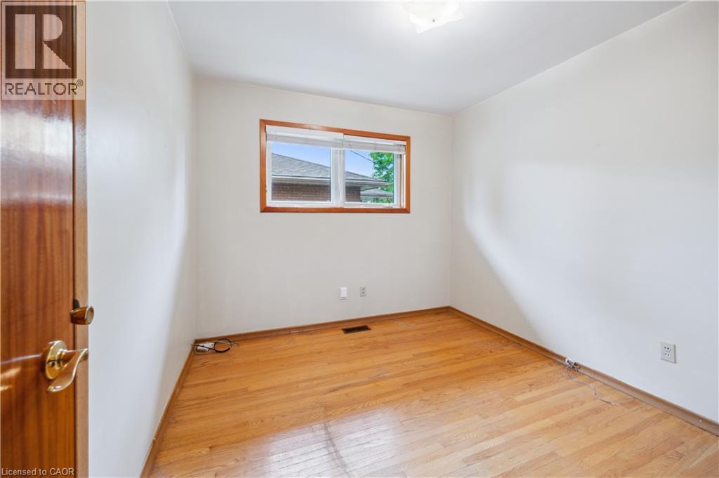 Photo 17 of 126 Elkington Drive, Kitchener ON
