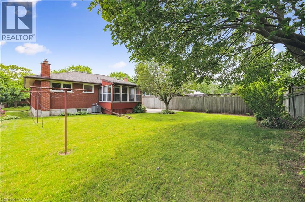 Photo 33 of 126 Elkington Drive, Kitchener ON