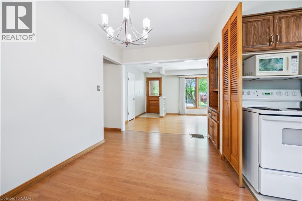 Photo 8 of 126 Elkington Drive, Kitchener ON