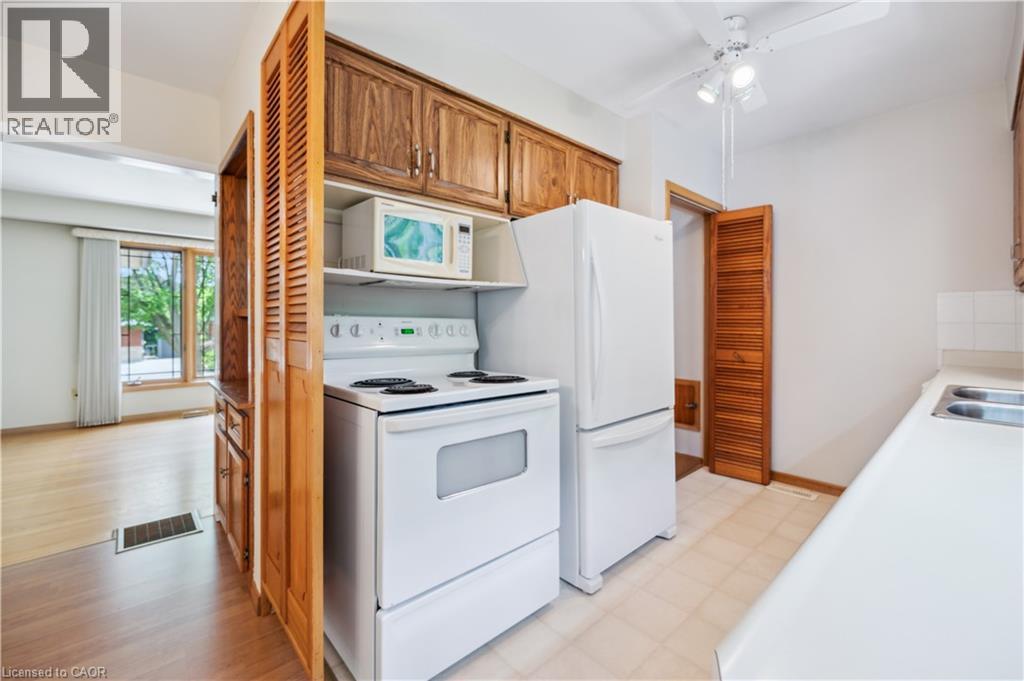 Photo 12 of 126 Elkington Drive, Kitchener ON