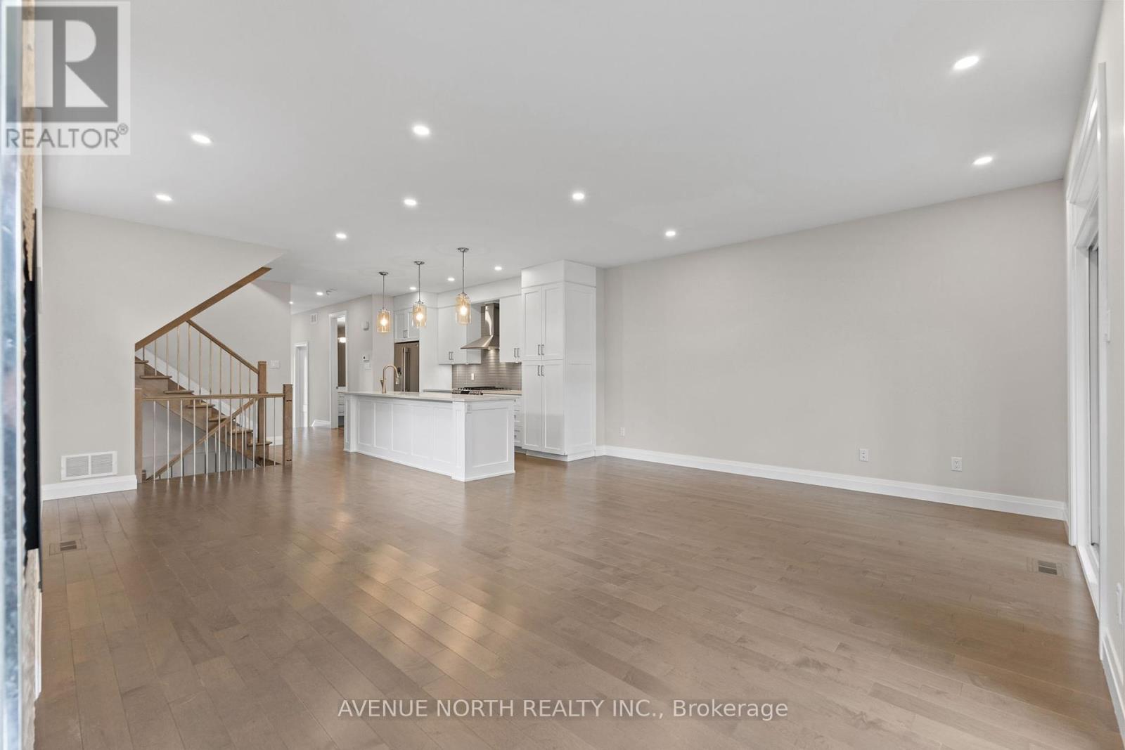 Photo 10 of 463 Dawson Avenue, Ottawa ON