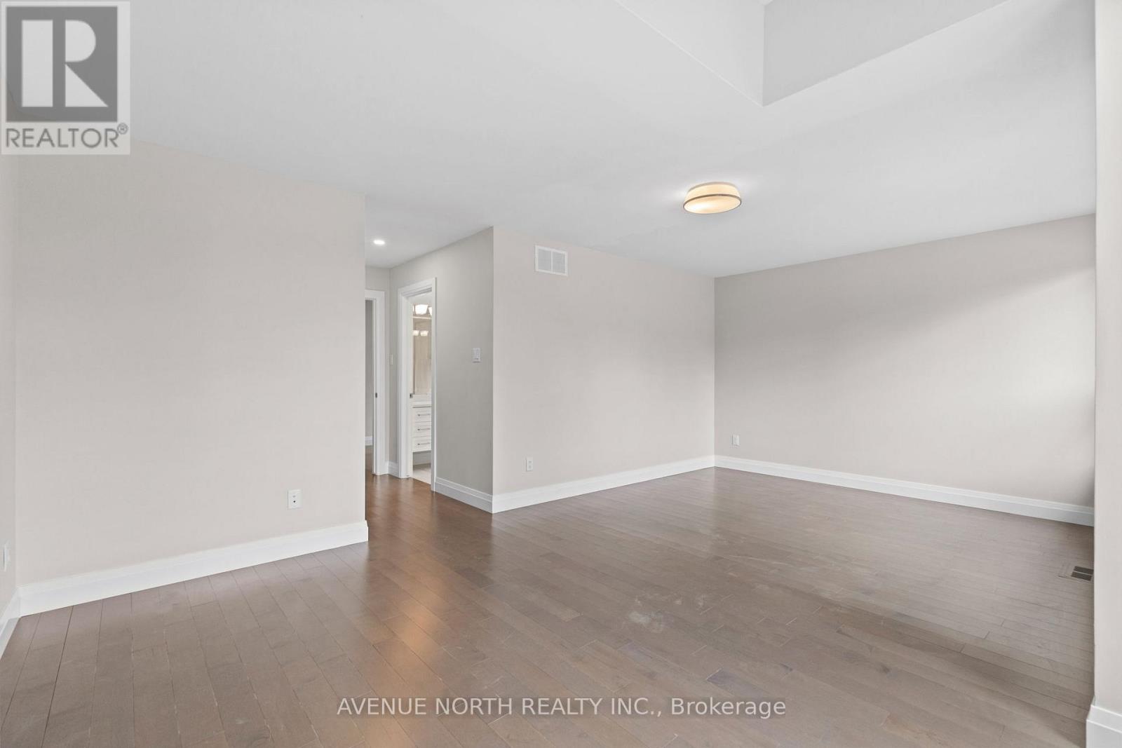 Photo 18 of 463 Dawson Avenue, Ottawa ON