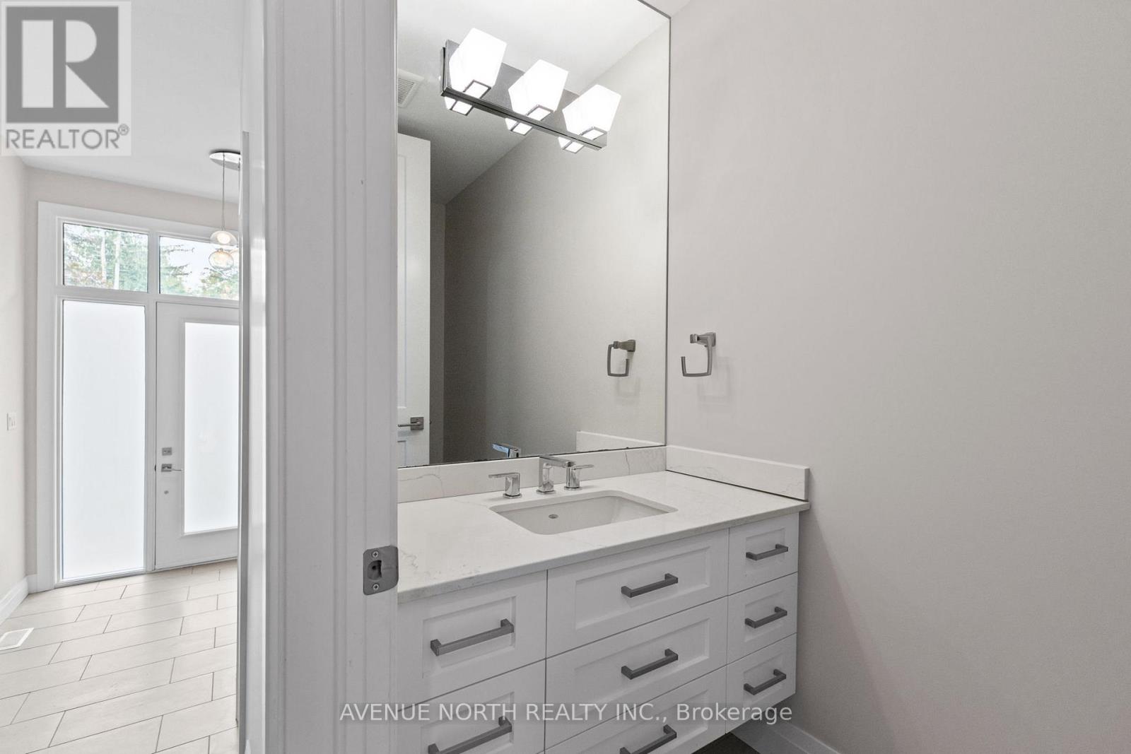 Photo 4 of 463 Dawson Avenue, Ottawa ON