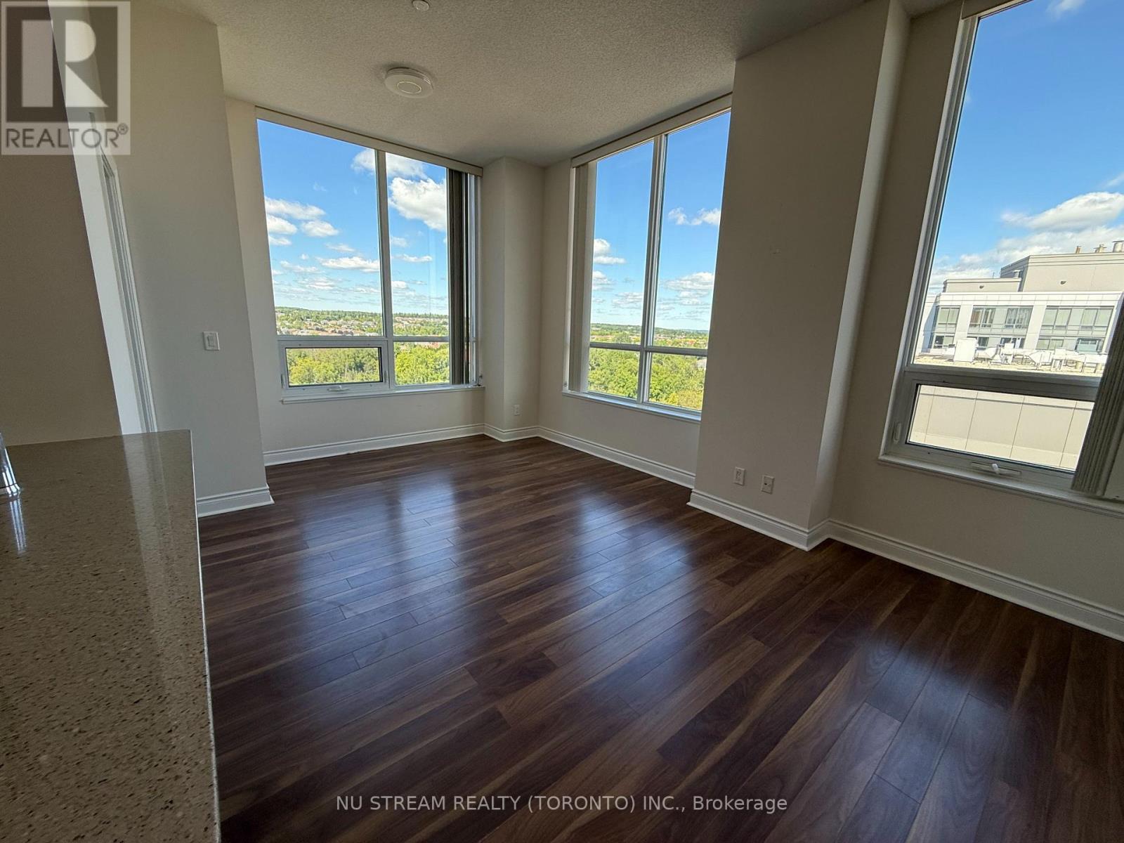 Photo 1 of 11211 Yonge Street, Richmond Hill ON