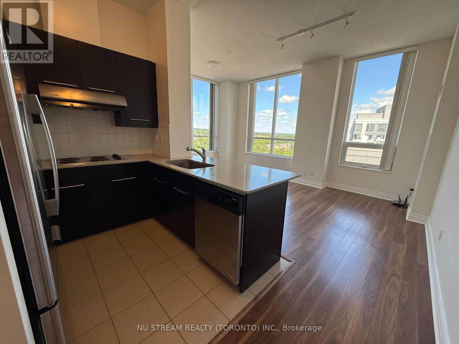 Photo 2 of 11211 Yonge Street, Richmond Hill ON