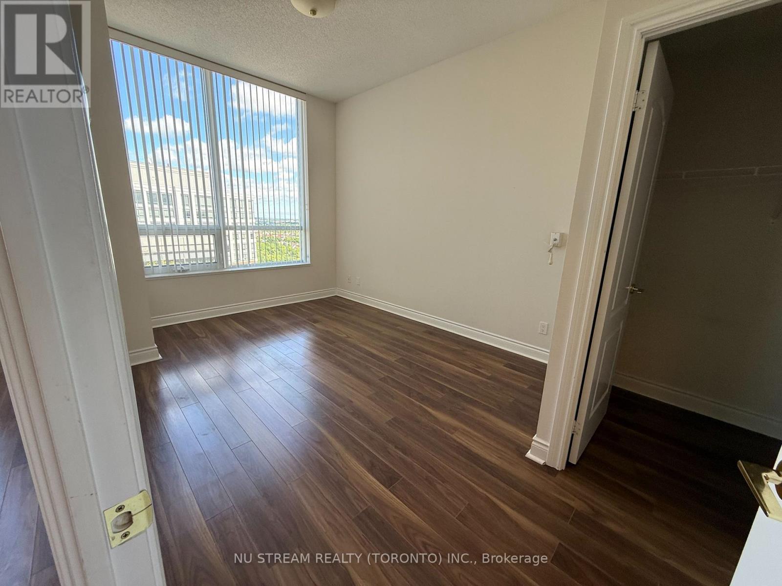 Photo 3 of 11211 Yonge Street, Richmond Hill ON