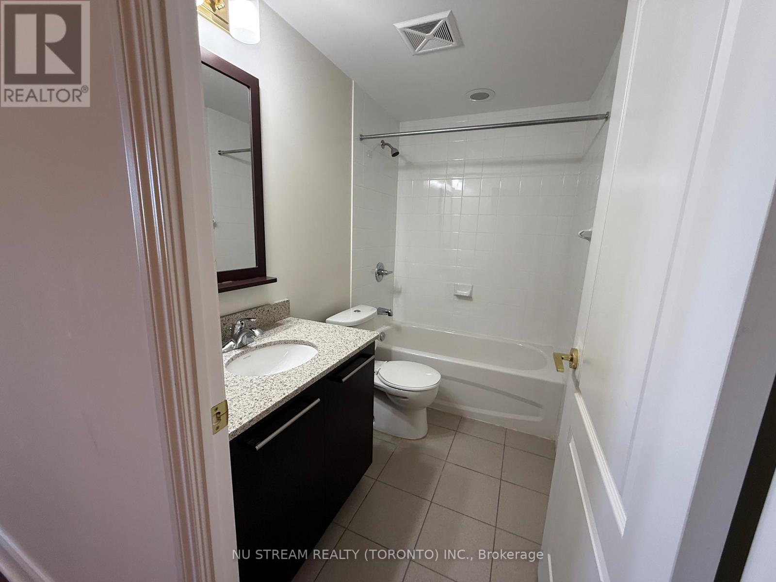 Photo 4 of 11211 Yonge Street, Richmond Hill ON