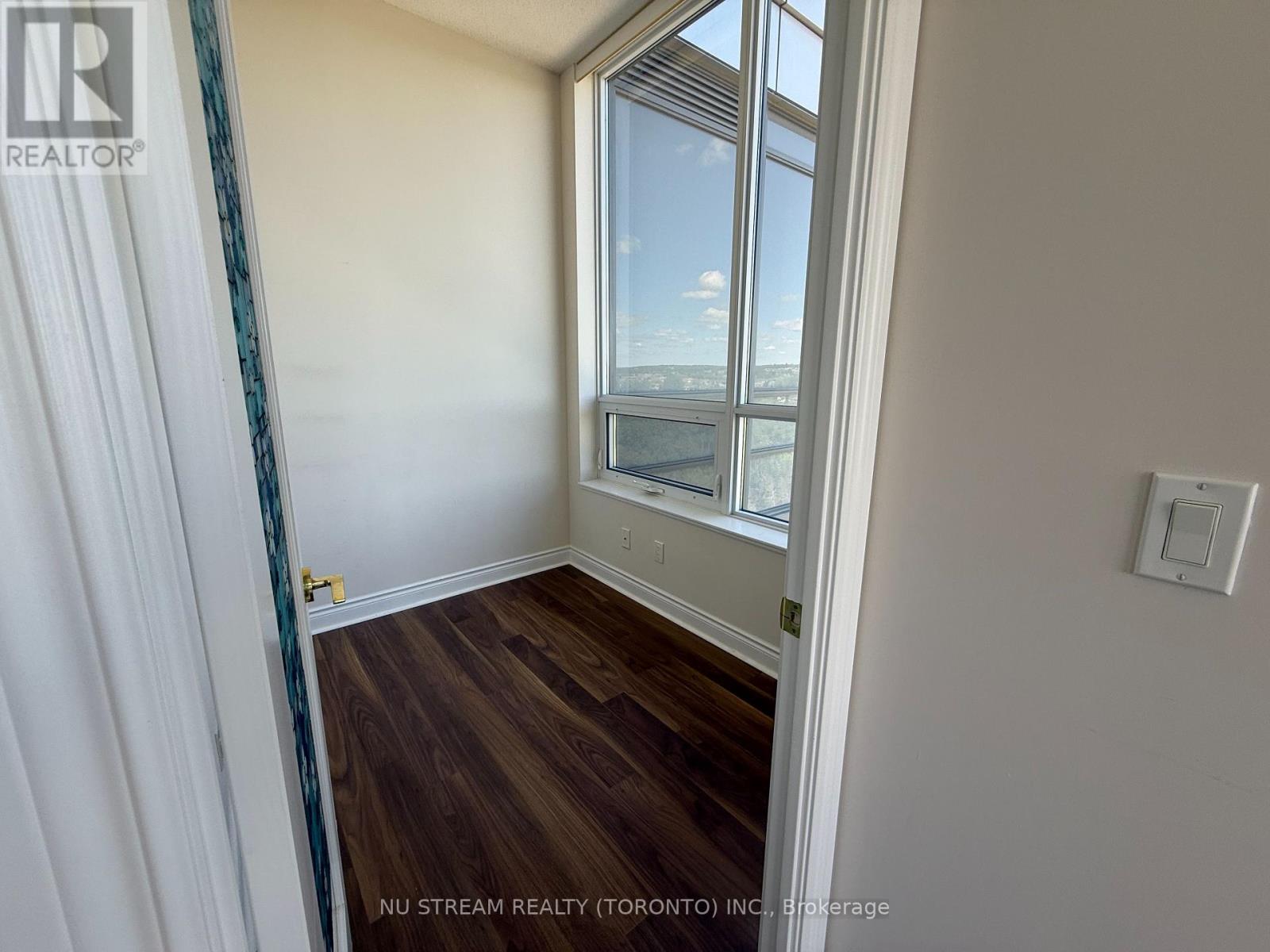 Photo 5 of 11211 Yonge Street, Richmond Hill ON