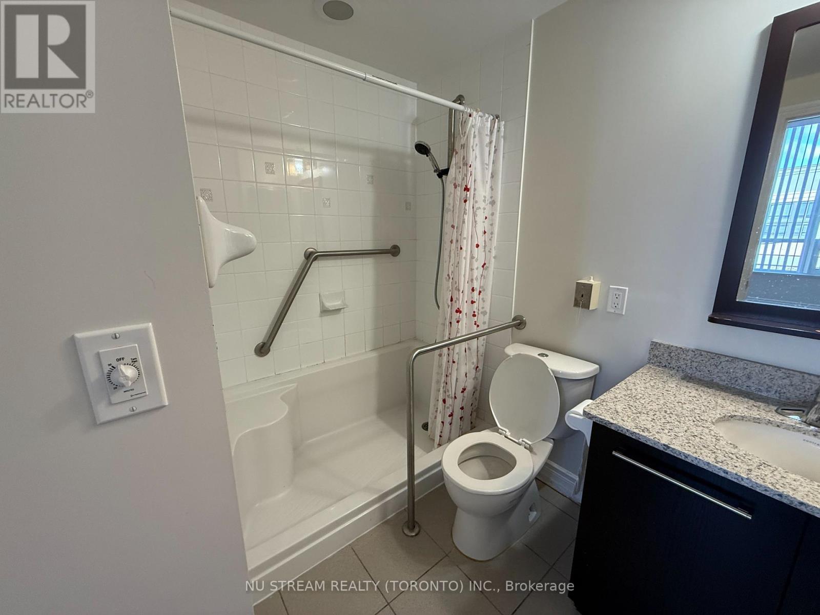 Photo 6 of 11211 Yonge Street, Richmond Hill ON