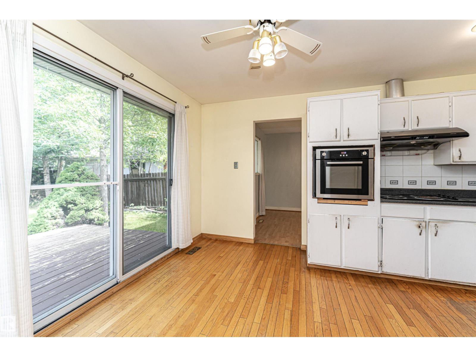 Photo 15 of 10444 26 Av Nw, Edmonton AB