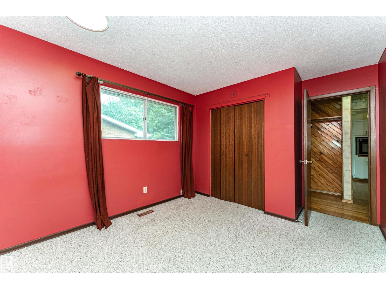 Photo 17 of 10444 26 Av Nw, Edmonton AB