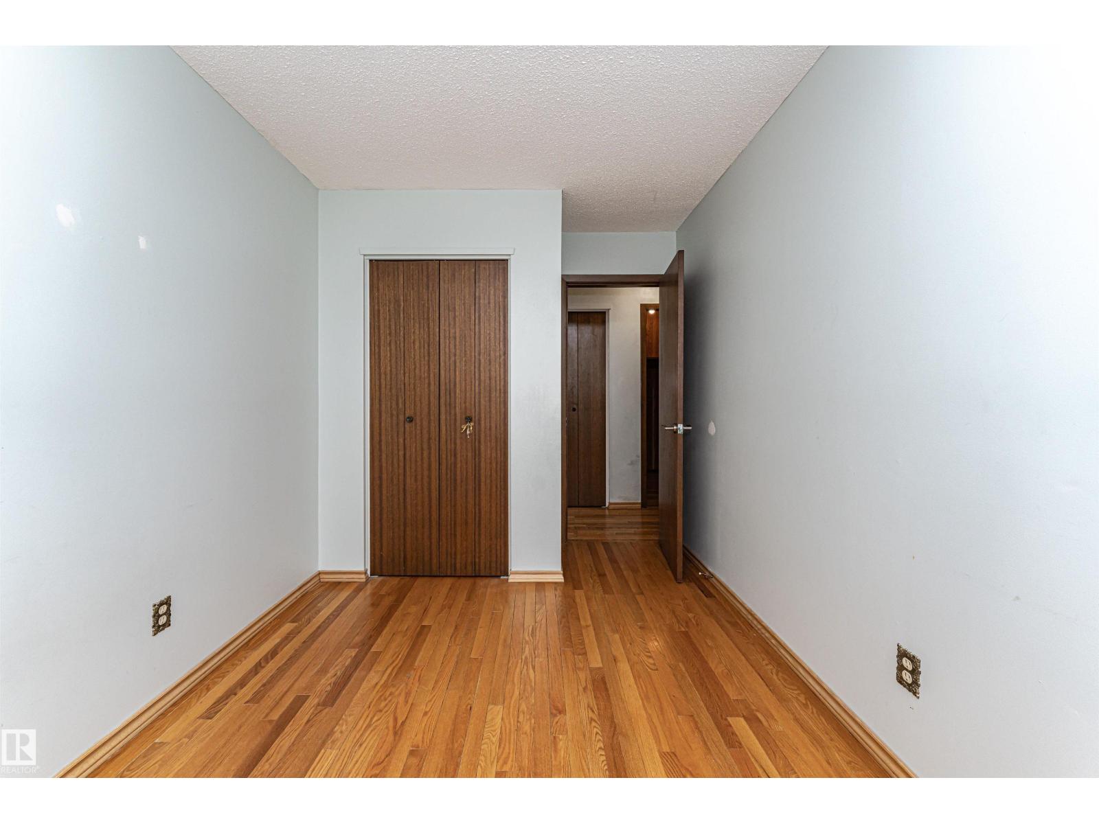 Photo 19 of 10444 26 Av Nw, Edmonton AB