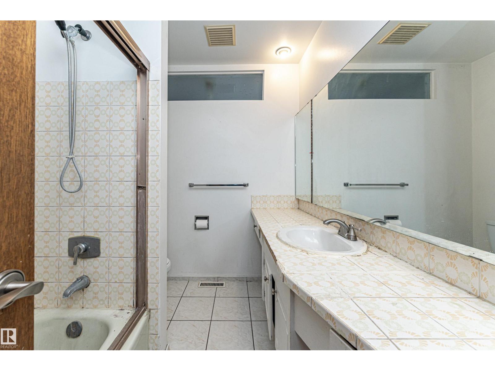 Photo 21 of 10444 26 Av Nw, Edmonton AB