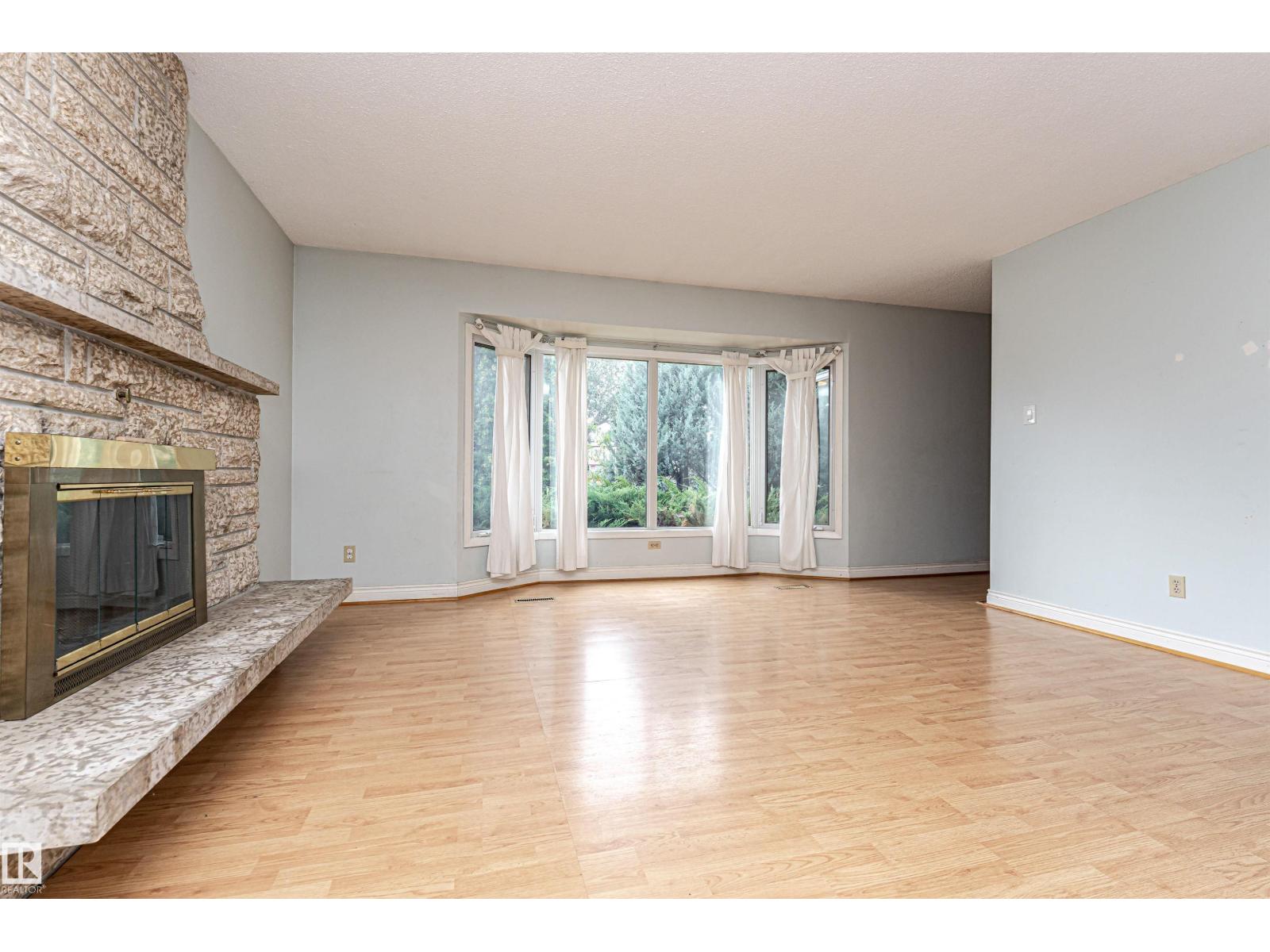 Photo 9 of 10444 26 Av Nw, Edmonton AB