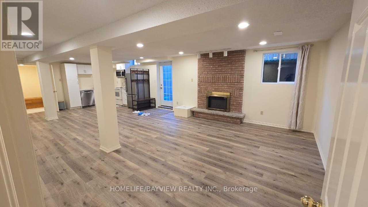 Photo 13 of 64 Brookshire Circle, Markham ON