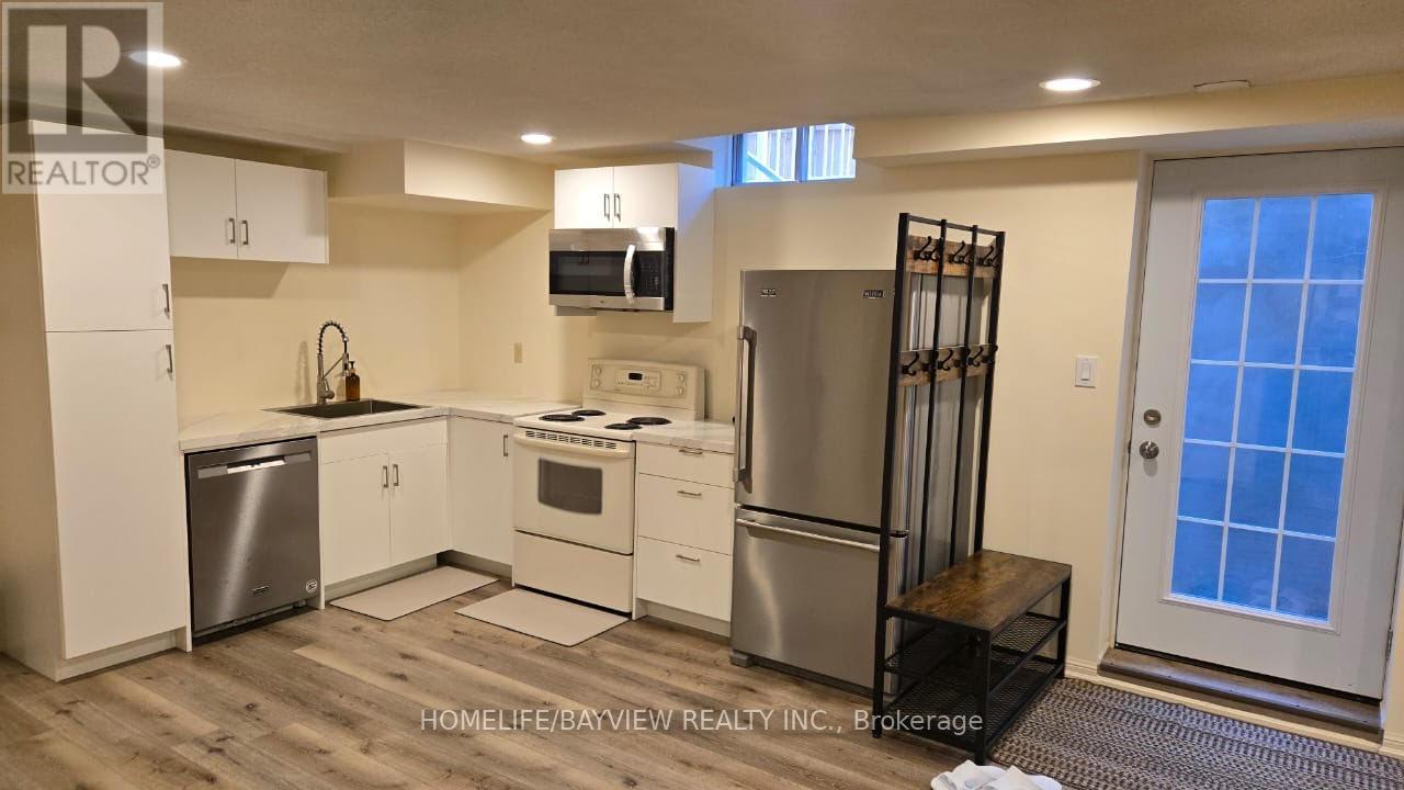 Photo 9 of 64 Brookshire Circle, Markham ON