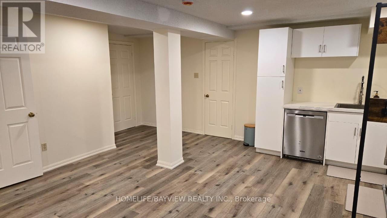 Photo 6 of 64 Brookshire Circle, Markham ON