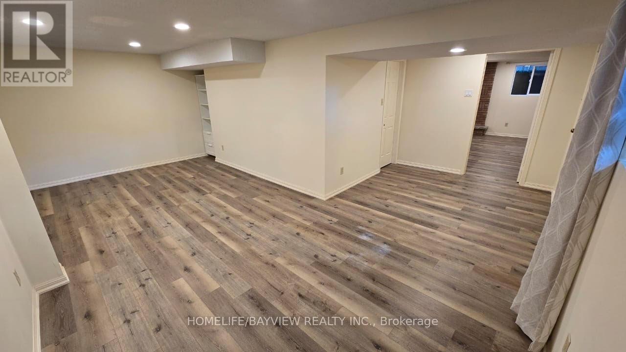 Photo 10 of 64 Brookshire Circle, Markham ON