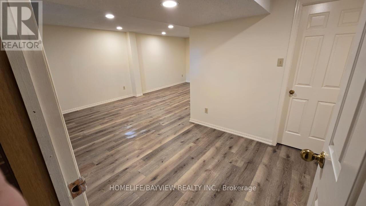 Photo 14 of 64 Brookshire Circle, Markham ON