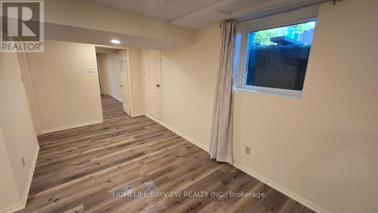 Photo 12 of 64 Brookshire Circle, Markham ON