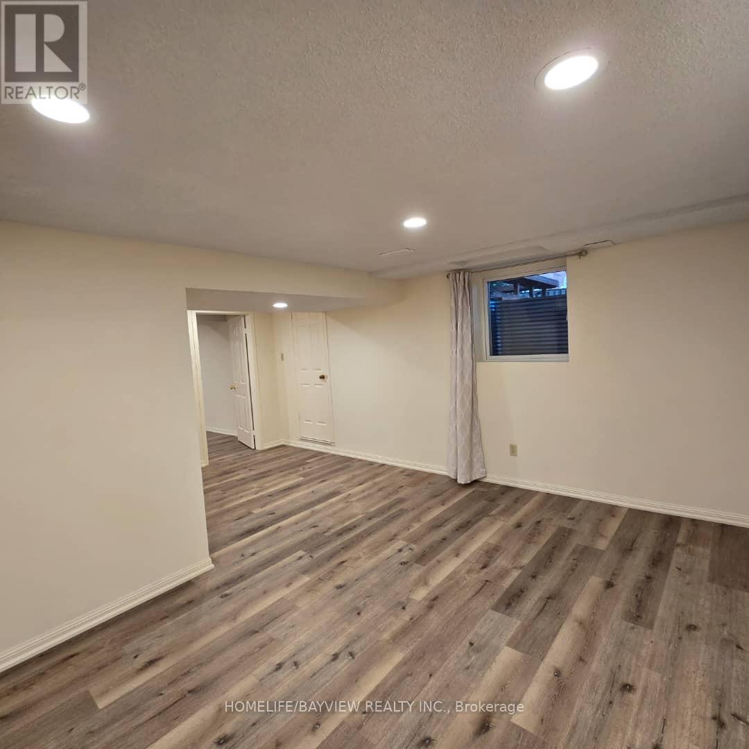 Photo 4 of 64 Brookshire Circle, Markham ON
