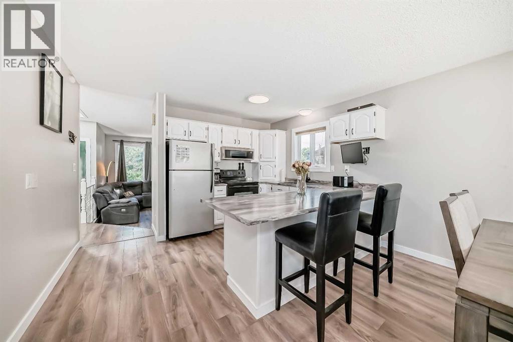Photo 13 of 41 Edge Close, Red Deer AB