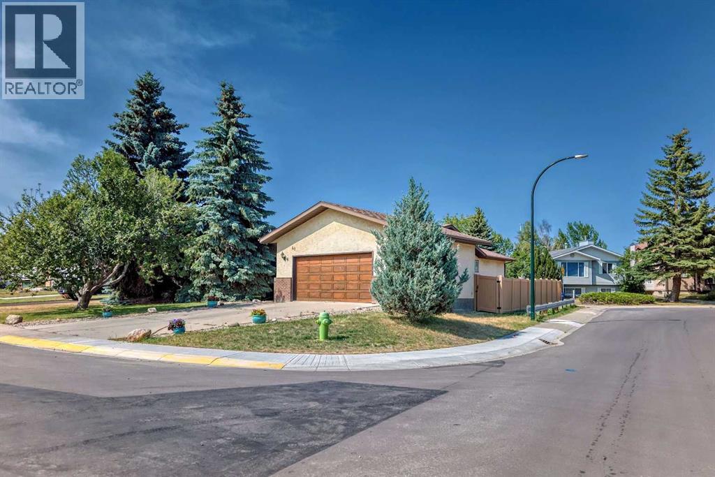 Photo 3 of 41 Edge Close, Red Deer AB