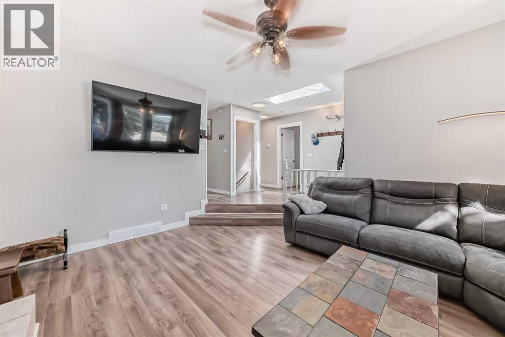 Photo 8 of 41 Edge Close, Red Deer AB