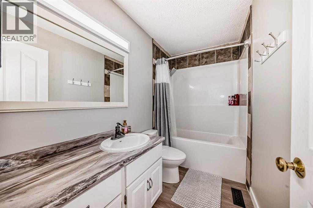 Photo 23 of 41 Edge Close, Red Deer AB