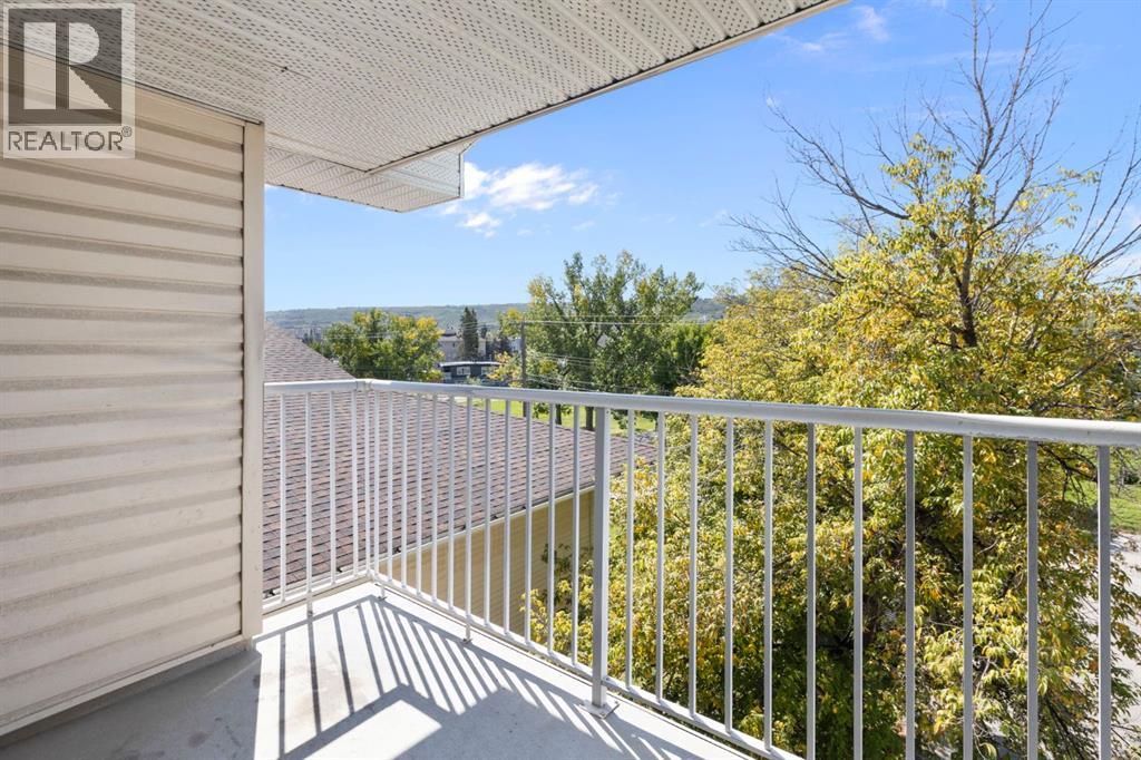 Single Family House for Sale in    Street NW Bowness Calgary 