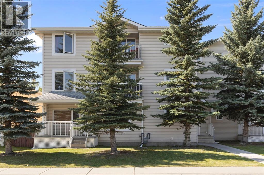 Single Family House for Sale in    Street NW Bowness Calgary 