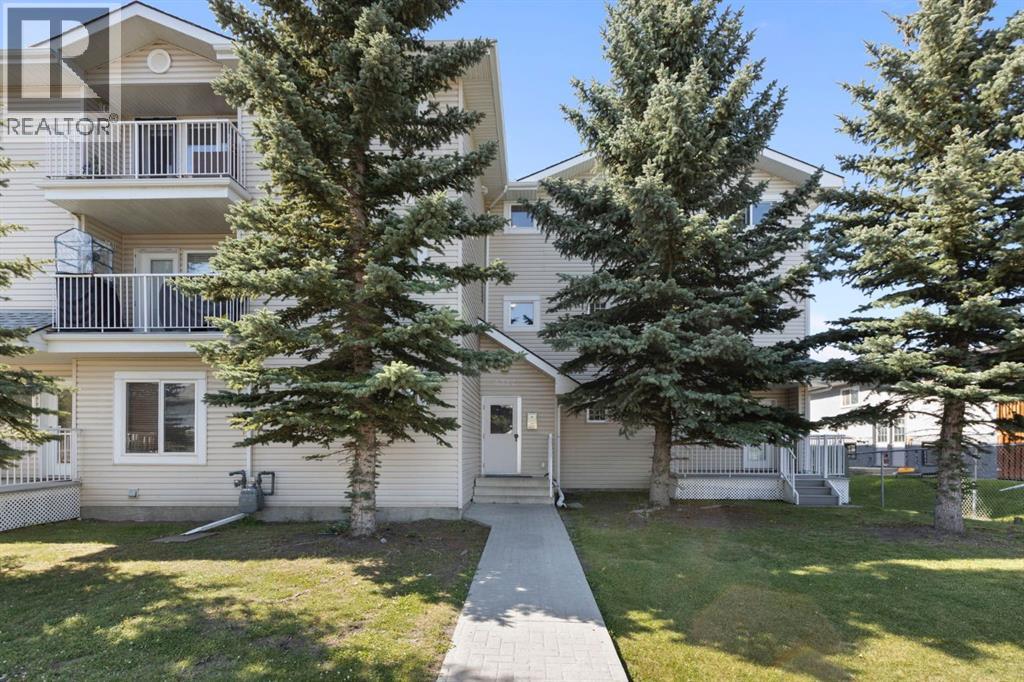 Single Family House for Sale in    Street NW Bowness Calgary 